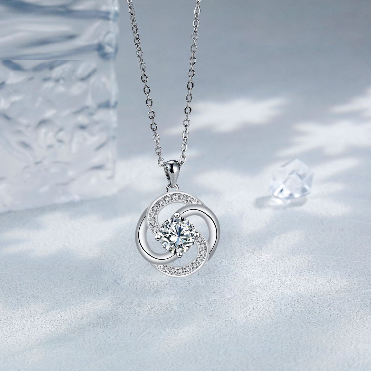 Personalized Design Ethereal Clover Clover Necklace Jewelry/Accessories