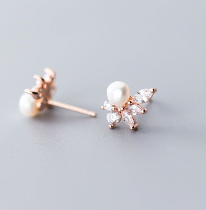 Pearl-studded leaf earrings Jewelry/Accessories