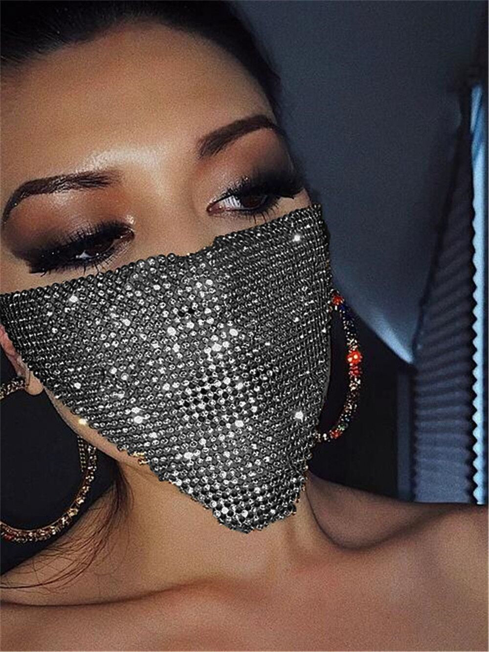 Masque de bijoux en métal explosif