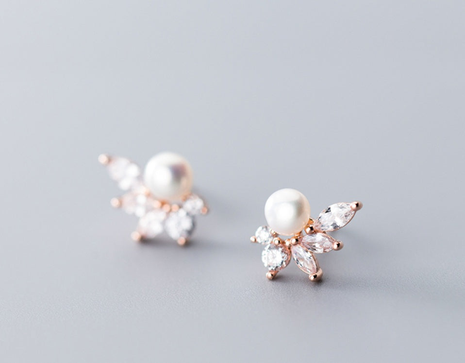 Pearl-studded leaf earrings Jewelry/Accessories