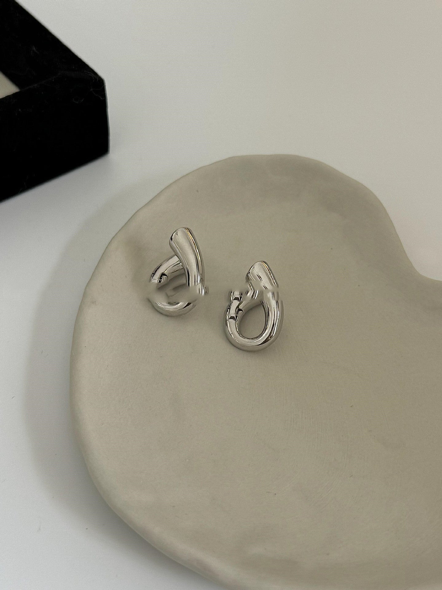 Heart-shaped Buckle Niche Design Earrings Jewelry/Accessories
