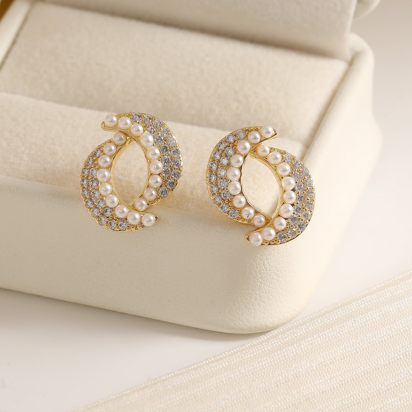 Light Luxury Exquisite Geometric Pearl Ear Studs Jewelry/Accessories