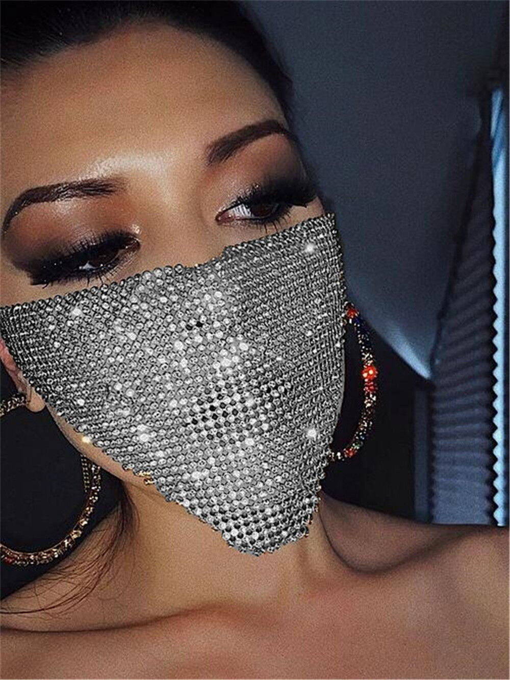 Masque de bijoux en métal explosif