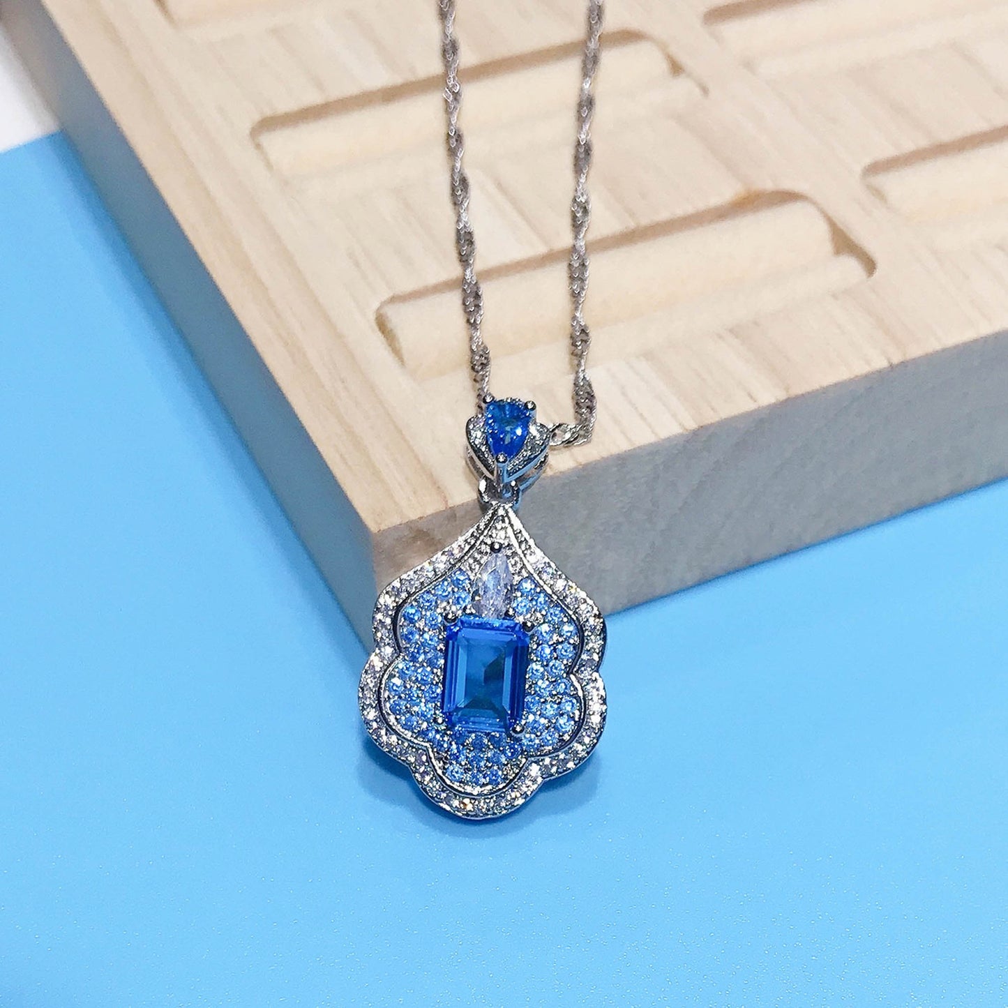 Personality Aquamarine Topaz Sky Mirror Pendant Jewelry & Accessories