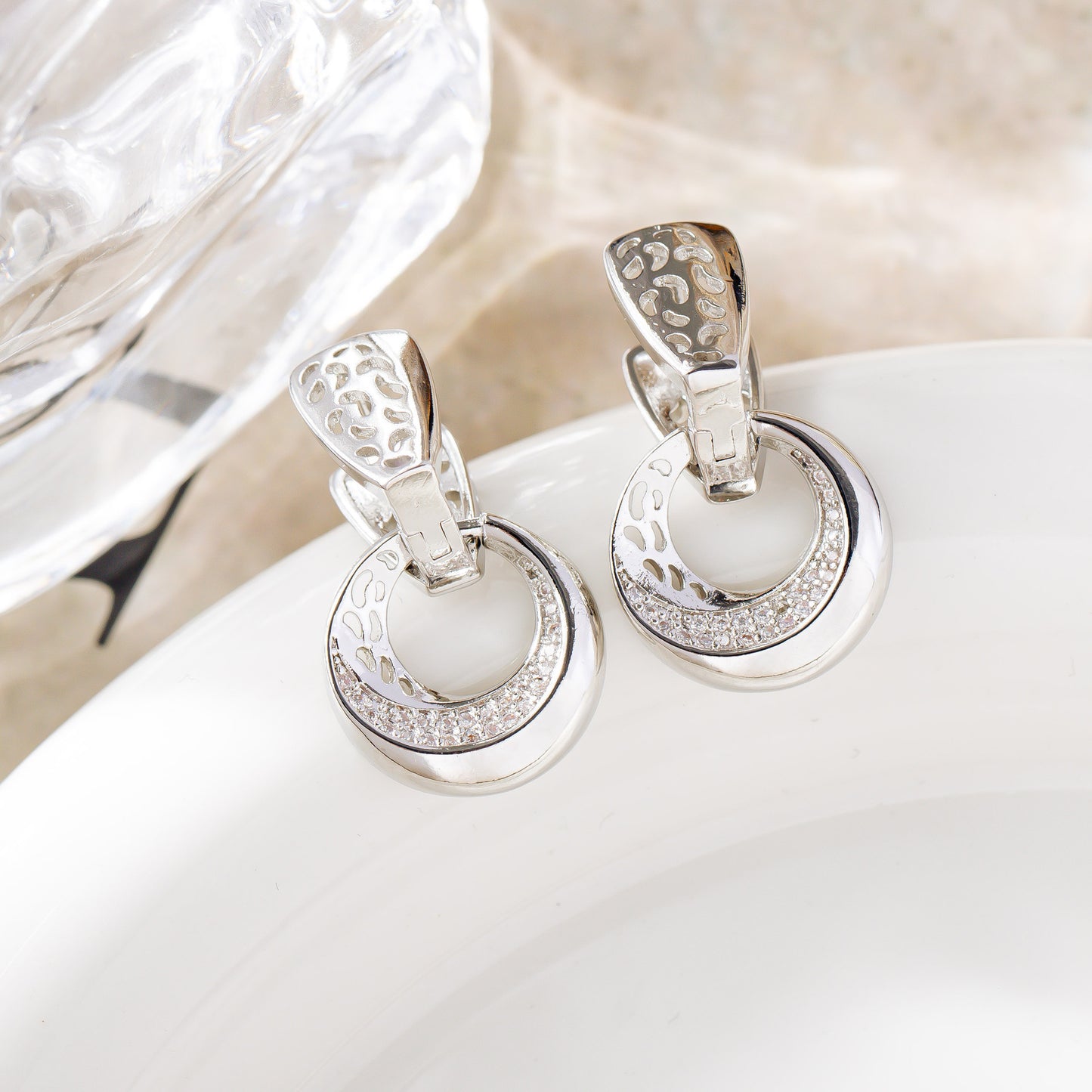 Boucles d'oreilles rondes creuses en forme de lune pour femme