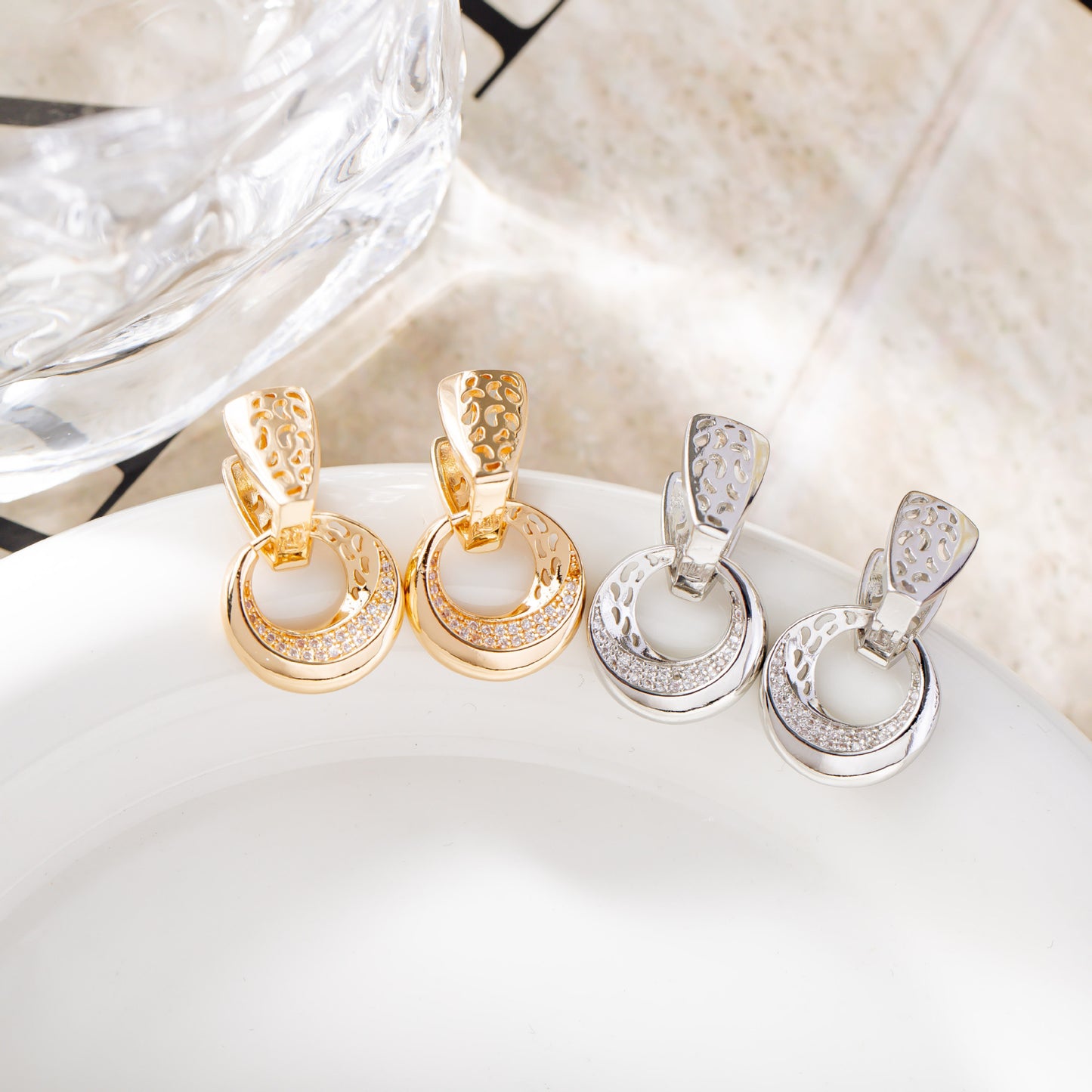 Boucles d'oreilles rondes creuses en forme de lune pour femme
