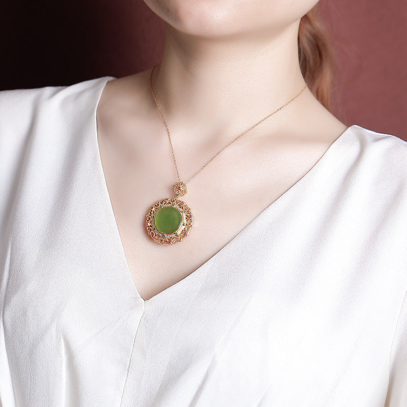 Fashion Pattern Hollow Retro Dignified Pendant Jewelry & Accessories