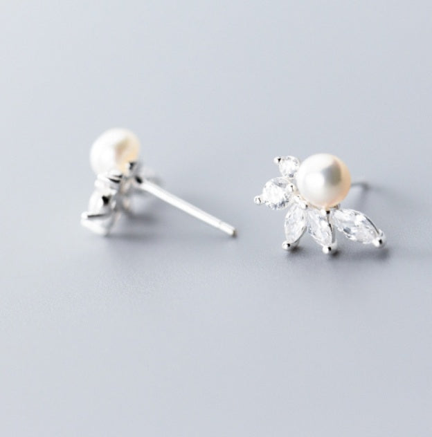 Pearl-studded leaf earrings Jewelry/Accessories