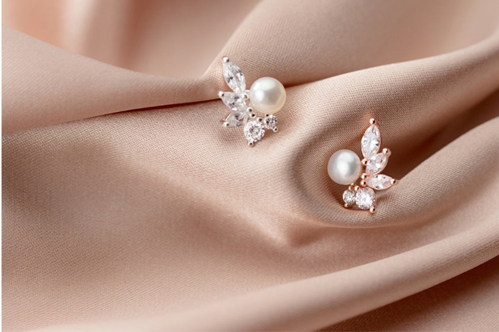 Pearl-studded leaf earrings Jewelry/Accessories