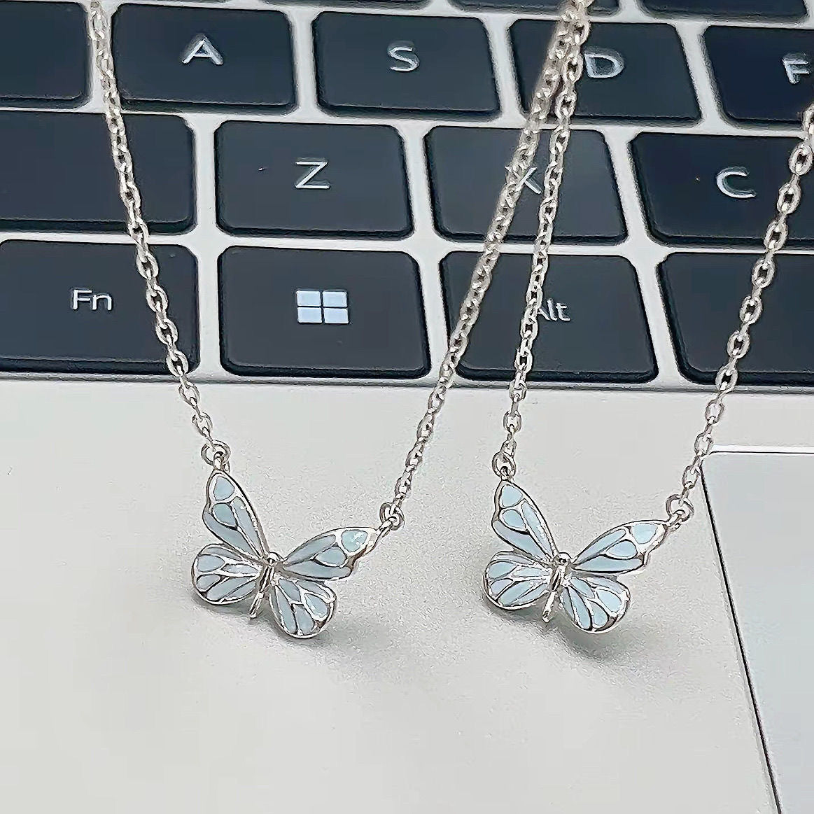 Fashion Blue Luminous Butterfly Necklace Bracelet Set For Glow In The Dark Women Clavicle Chain Choker Party Jewelry Set Gift Jewelry/Accessories