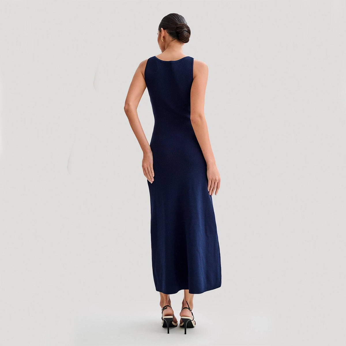 Elegant Knitted Sleeveless Dress With Single Breast Fashion Slim Round Neck Long Dresses Women's Garments Apparel / Clothing