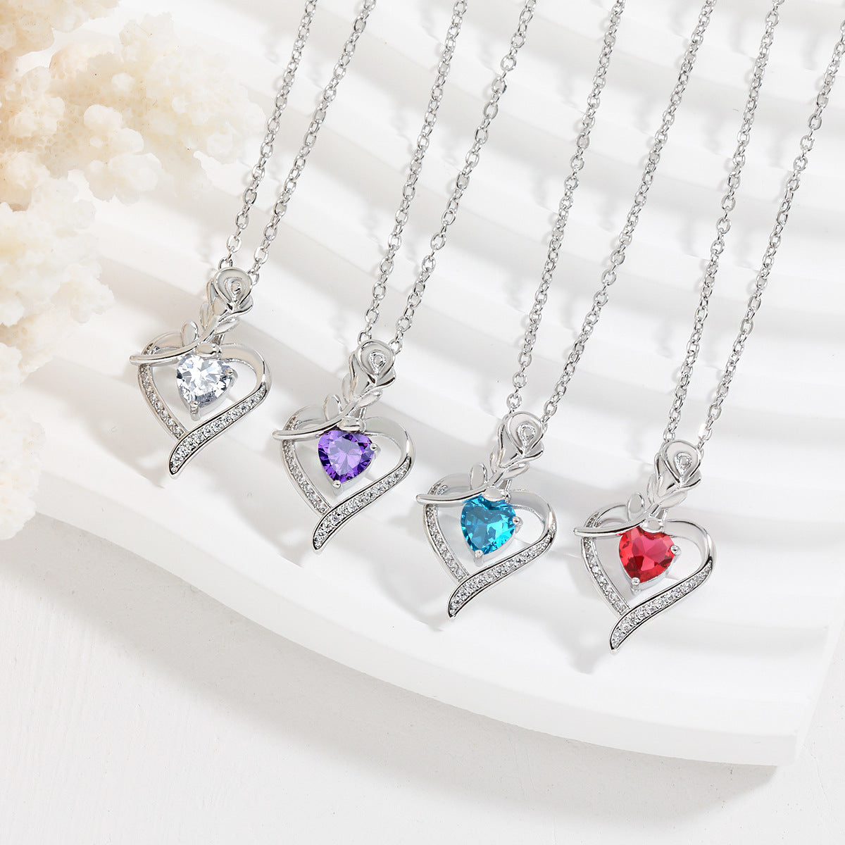 Collier en forme de cœur avec strass, motif fleur éternelle, idéal pour la Saint-Valentin.