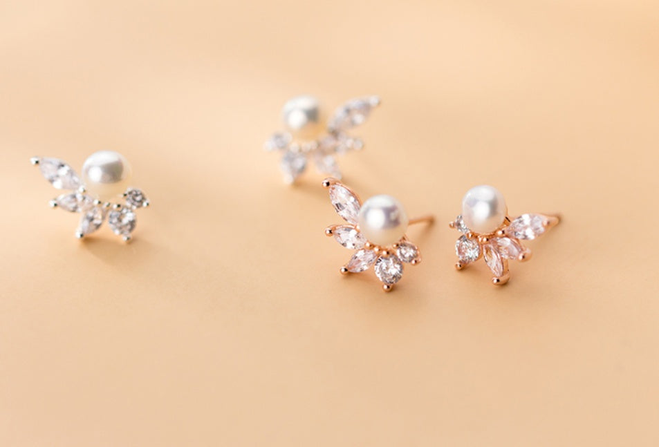 Pearl-studded leaf earrings Jewelry/Accessories