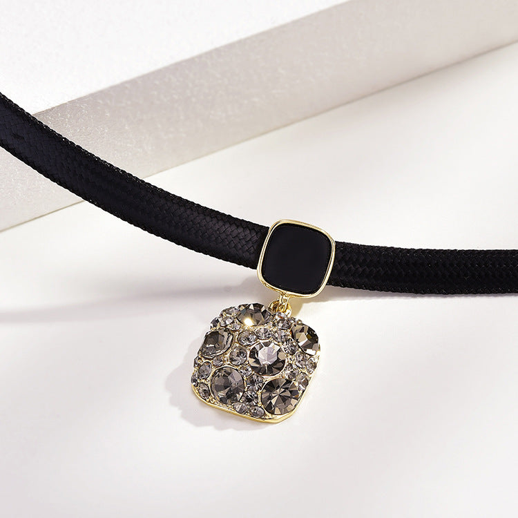 Alloy Black & Rhimestone Square Short Necklace Jewelry & Accessories