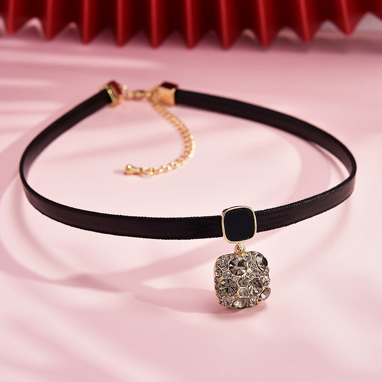 Alloy Black & Rhimestone Square Short Necklace Jewelry & Accessories