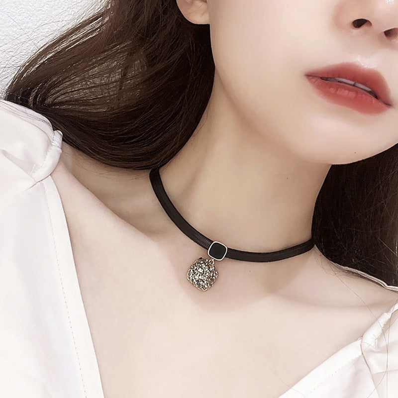 Alloy Black & Rhimestone Square Short Necklace Jewelry & Accessories