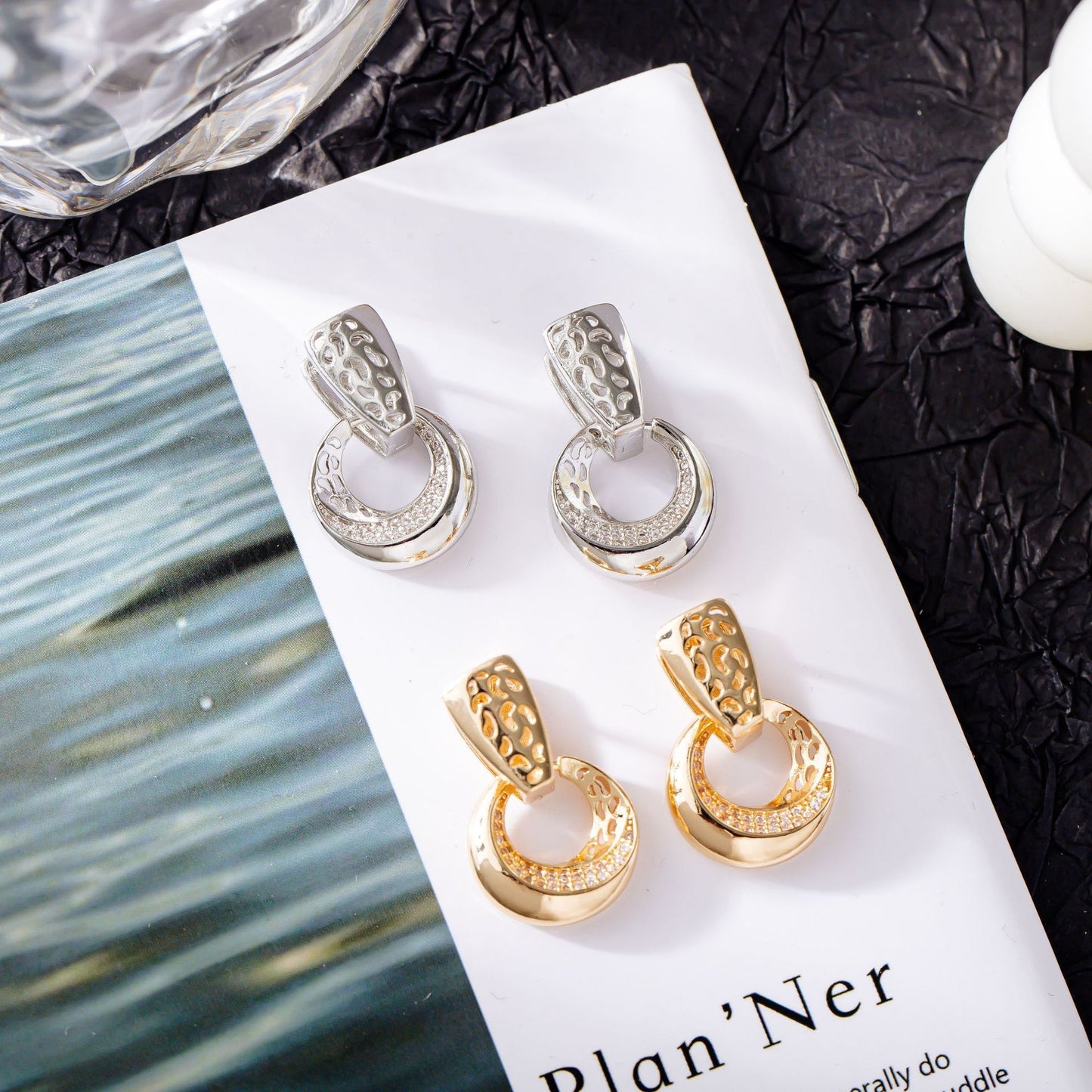 Boucles d'oreilles rondes creuses en forme de lune pour femme