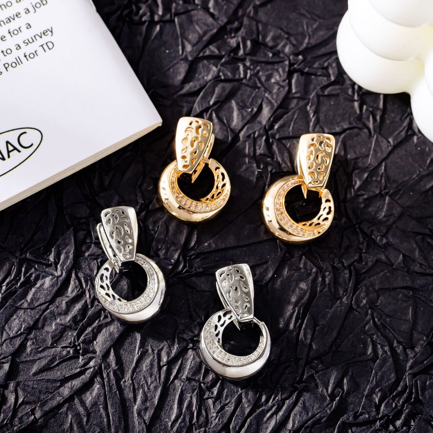 Boucles d'oreilles rondes creuses en forme de lune pour femme