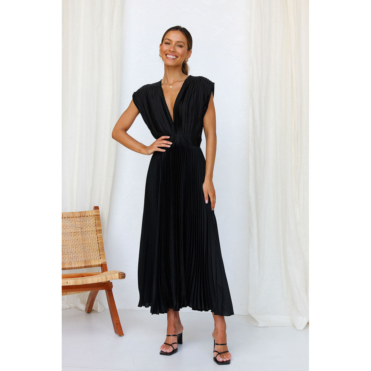 Summer V-neck Pleated Dress INS Fashion Casual Loose Zip Sleeveless Dresses For Women's Garments Apparel / Clothing