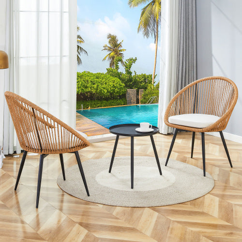 Ensemble moderne 3 pièces : table basse ronde anti-déversement de 17,7 po, 2 chaises pivotantes en rotin, mobilier de jardin pour l'heure du thé. Convient à divers espaces extérieurs. Ensemble 3 pièces emballé dans un seul emballage.