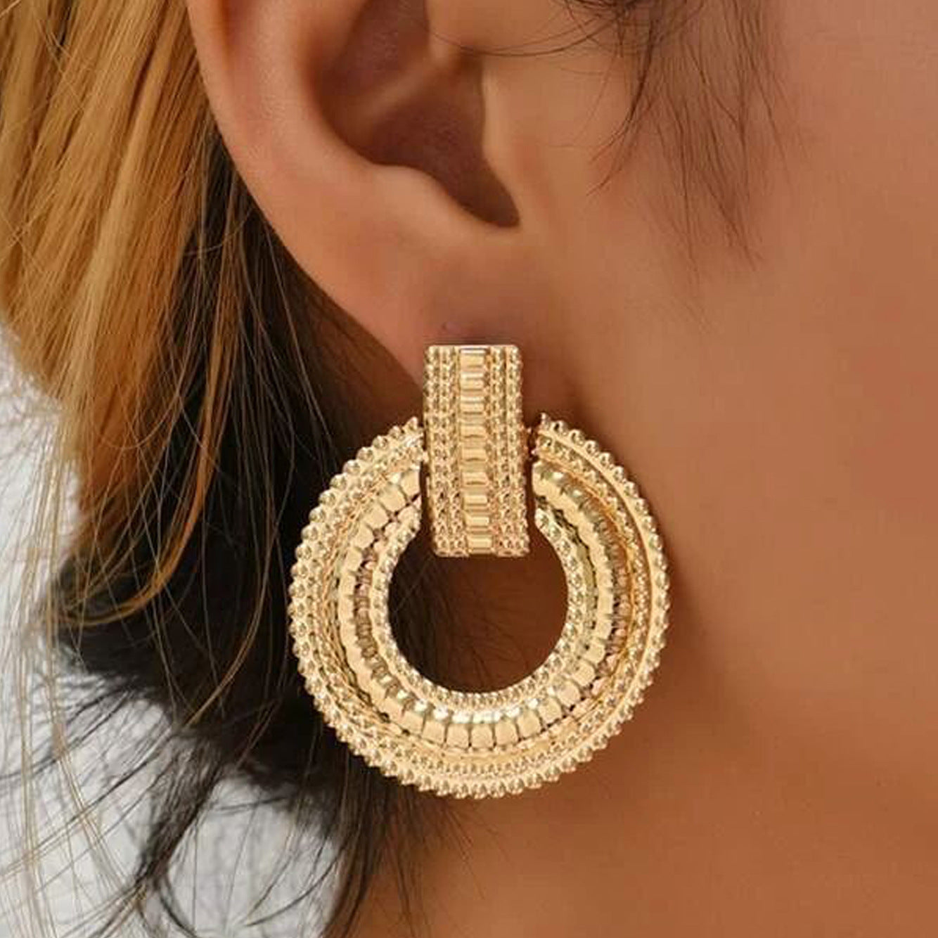 Eye-catching Hollow Round Earrings Women's Retro Fashion Creative Design